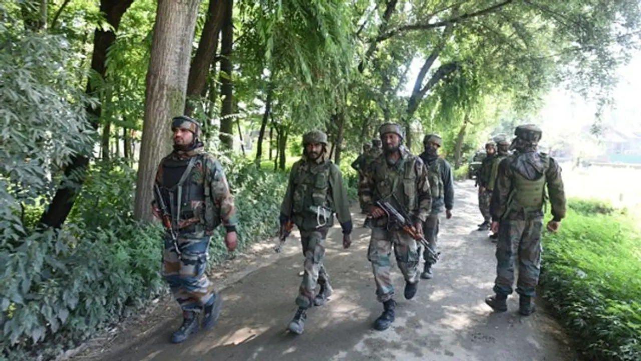 ফের পুলওয়ামার মতো হামলার হুমকি! গোপন বৈঠক ডোভালের, তারপরই উপত্যকায় বাড়ল নিরাপত্তা