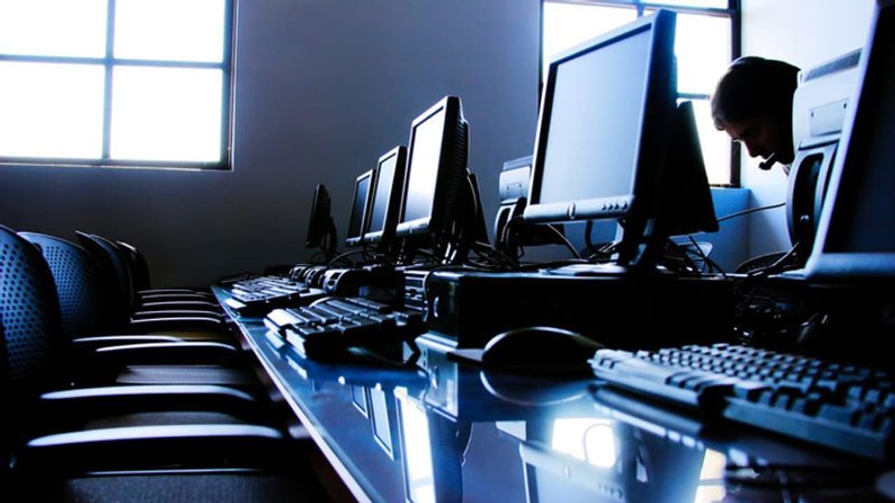 కుర్రాళ్లకు ఐటీ, టెలికంపైనే గురి.. వ్యవసాయ ‘నో’ ఇంటరెస్ట్!