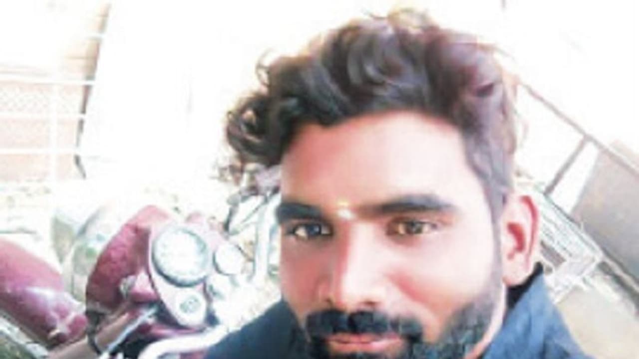 வீட்டிற்கே சென்று உல்லாசம்... சொந்த ஊருக்கே போனாலும் கள்ளக்காதலியை விடாத இளைஞன்... நள்ளிரவில் வீடு புகுந்து நடத்திய சம்பவம்!!