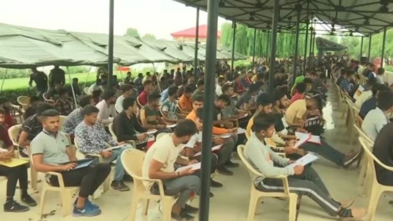 দেশ সেবায় প্রস্তুত কাশ্মীরের যুবসম্প্রদায়, বিপুল সাড়া সেনা নিয়োগ পরীক্ষায় দেশ সেবায় প্রস্তুত কাশ্মীরের যুবসম্প্রদায়, বিপুল সাড়া সেনা নিয়োগ পরীক্ষায়