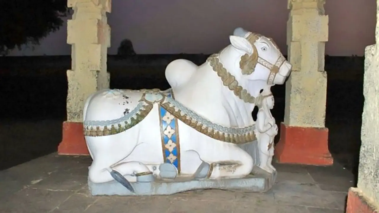 తూ.గో జిల్లా గోలింగేశ్వరస్వామి ఆలయంలో కలకలం:నంది విగ్రహం మాయం