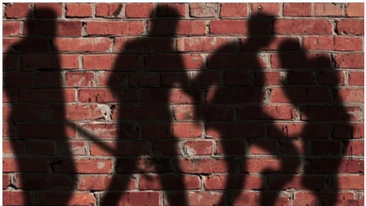 റിട്ടയേര്ഡ് ആര്മി ഉദ്യോഗസ്ഥനെ അജ്ഞാത സംഘം അടിച്ചുകൊന്നു റിട്ടയേര്ഡ് ആര്മി ഉദ്യോഗസ്ഥനെ അജ്ഞാത സംഘം അടിച്ചുകൊന്നു