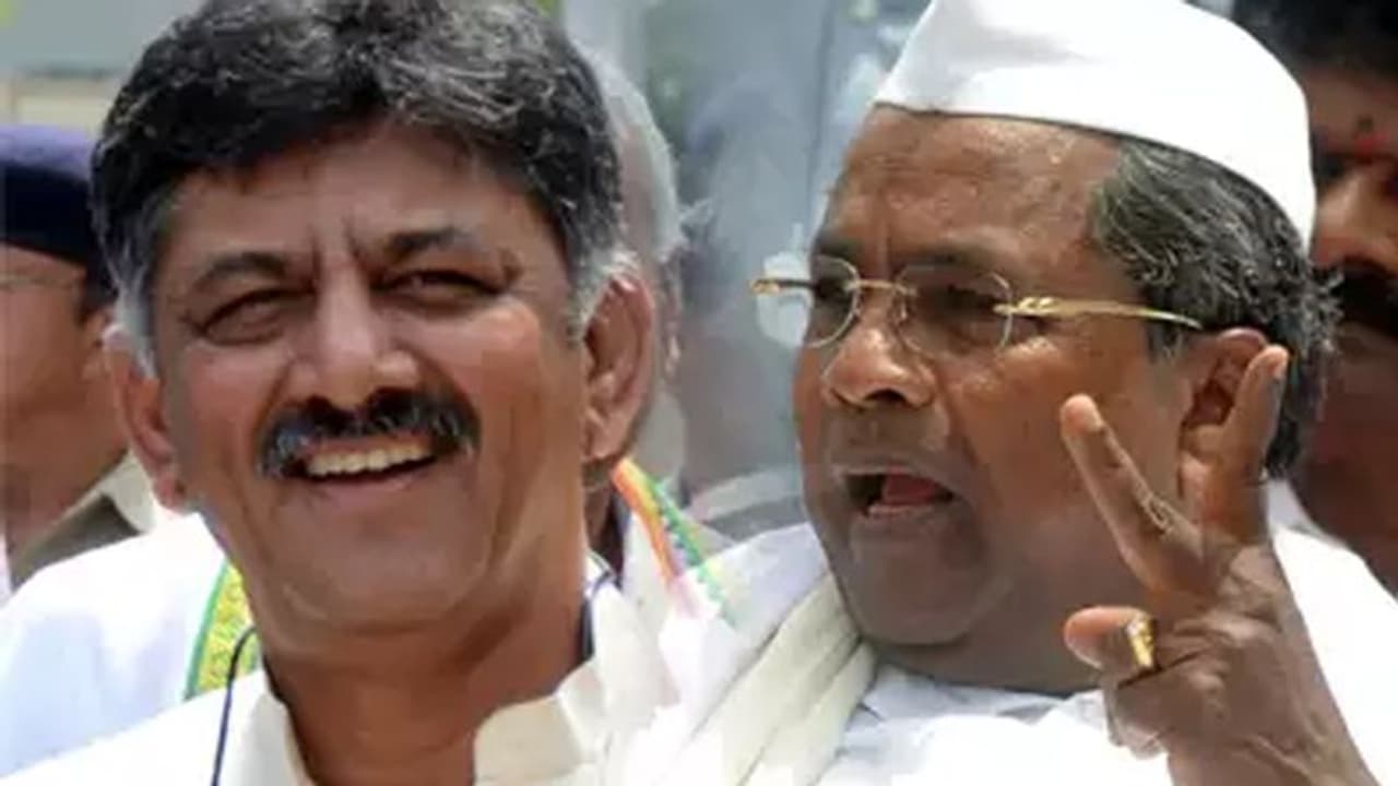 కన్నడ ప్రతిపక్షనేత ఎవరు: తెరపైకి శివకుమార్.. సిద్ధూకే డౌటేనా..? కన్నడ ప్రతిపక్షనేత ఎవరు: తెరపైకి శివకుమార్.. సిద్ధూకే డౌటేనా..?