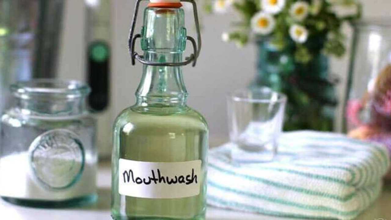 മൗത്ത് വാഷ് ഇനി വീട്ടിൽ തയ്യാറാക്കാം മൗത്ത് വാഷ് ഇനി വീട്ടിൽ തയ്യാറാക്കാം