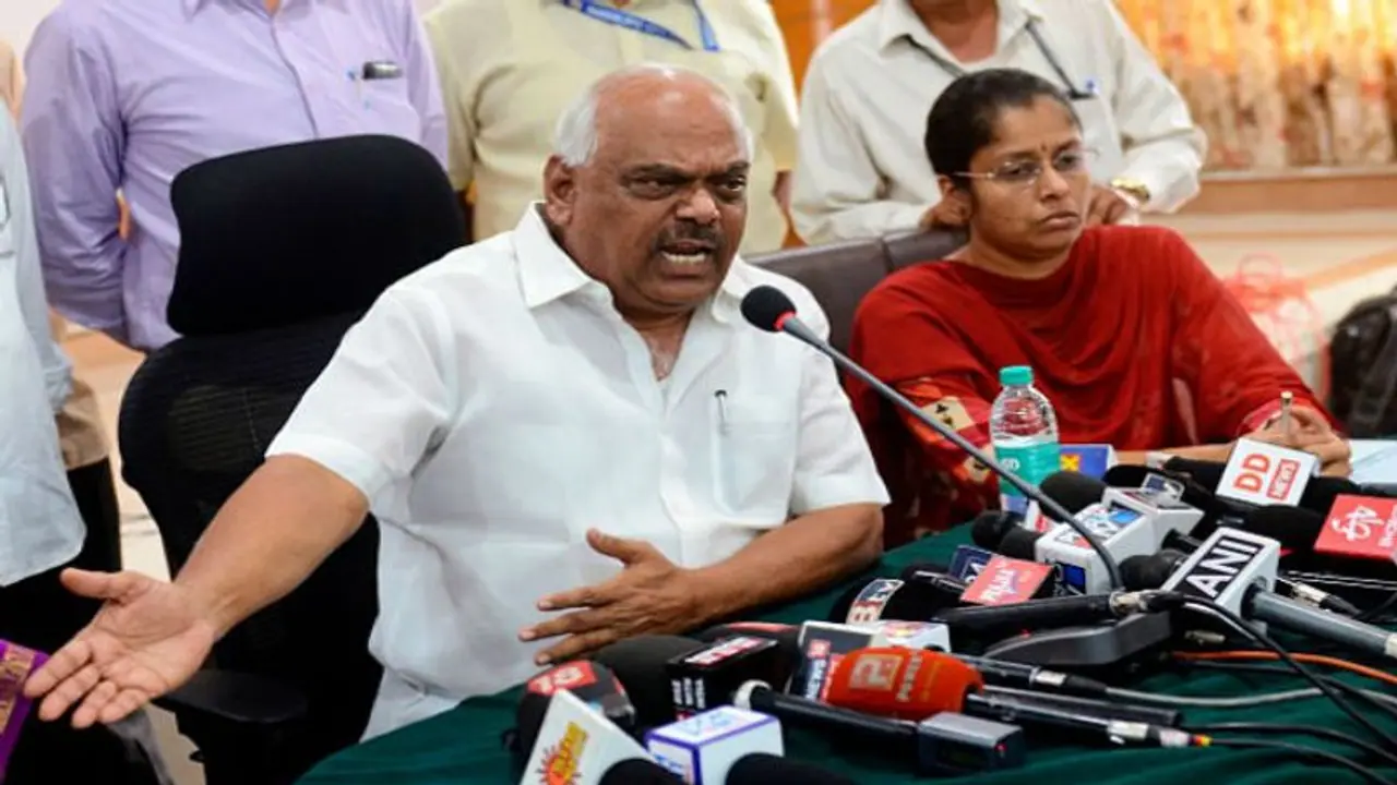 দুর্নীতির মূলে দেশের নির্বাচন, ক্ষোভ প্রকাশ করে ইস্তফা অধ্যক্ষ রমেশ কুমারের