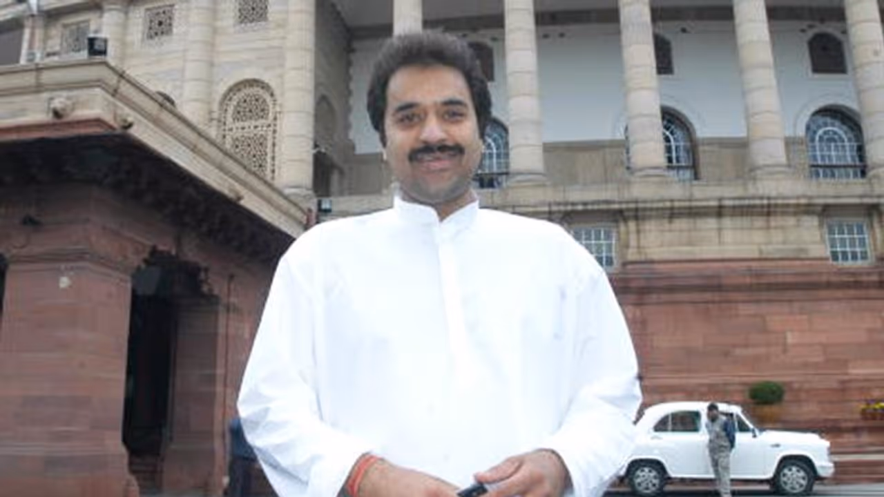Haryana tax officials raid Congress leader Bishnoi’s premises; Rs 200 crore foreign assets recovered