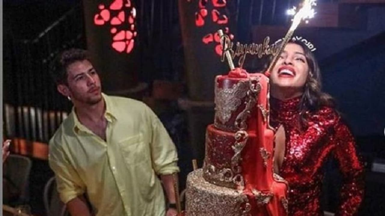 ಪ್ರಿಯಾಂಕ ಬರ್ತಡೇ ಕೇಕ್ ಬೆಲೆ ಏನ್ ದುಬಾರಿ ರೀ!