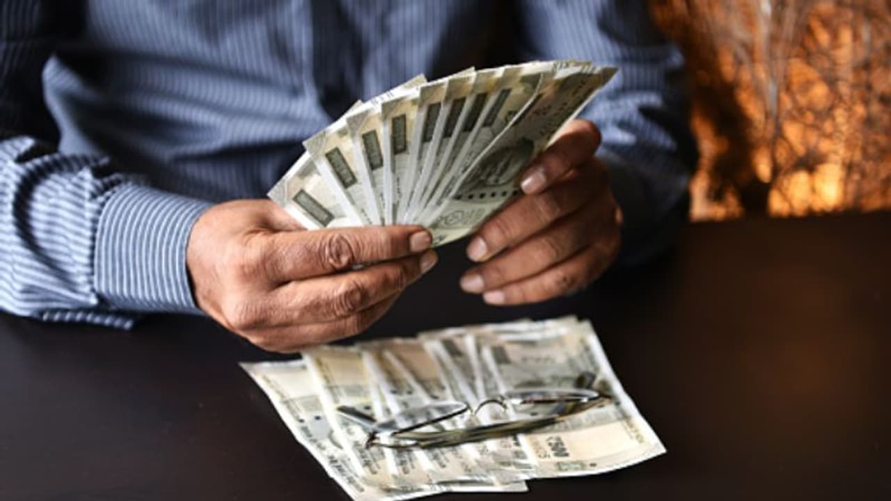 মধ্যবিত্তের জন্য দুঃসংবাদ, ফিক্সড ডিপোজিটে সুদের হার কমাল স্টেট ব্যাঙ্ক মধ্যবিত্তের জন্য দুঃসংবাদ, ফিক্সড ডিপোজিটে সুদের হার কমাল স্টেট ব্যাঙ্ক