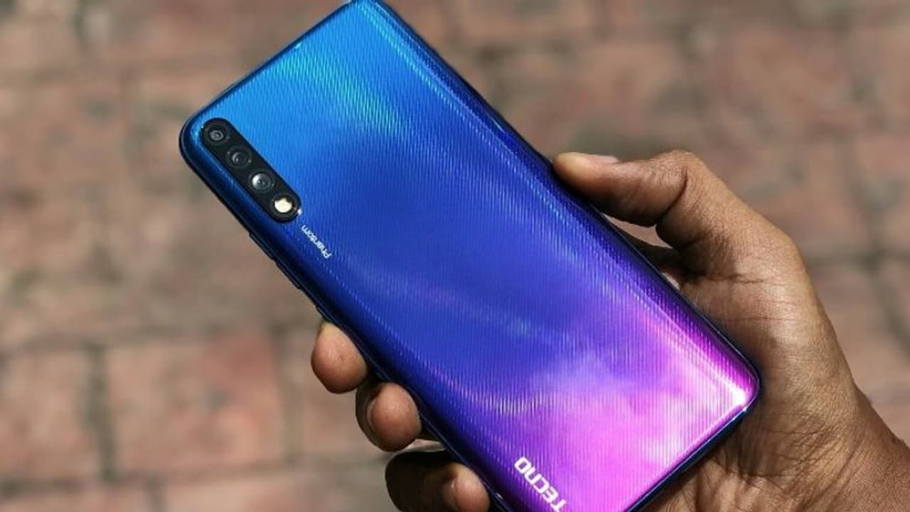 ಇದು ಬಡವರ ಬಾದಾಮಿ ‘ಸ್ಮಾರ್ಟ್ಫೋನ್’! ಕಡಿಮೆ ಕಾಸಿಗೆ ಲಕ್ಷುರಿ ಫೋನು ಇದು ಬಡವರ ಬಾದಾಮಿ ‘ಸ್ಮಾರ್ಟ್ಫೋನ್’! ಕಡಿಮೆ ಕಾಸಿಗೆ ಲಕ್ಷುರಿ ಫೋನು