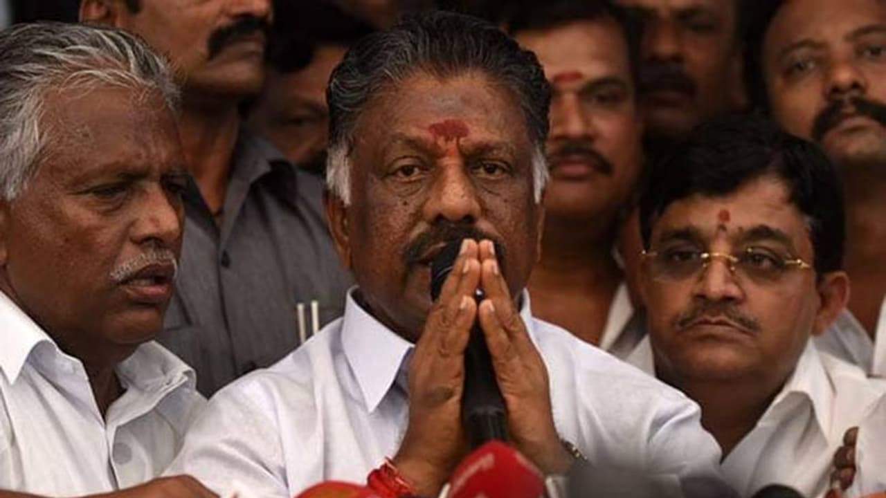 ஓபிஎஸ்சுக்கு வலை வரிக்கும் டிடிவி தினகரன்..! பின்னணியில் நடப்பது என்ன? ஓபிஎஸ்சுக்கு வலை வரிக்கும் டிடிவி தினகரன்..! பின்னணியில் நடப்பது என்ன?