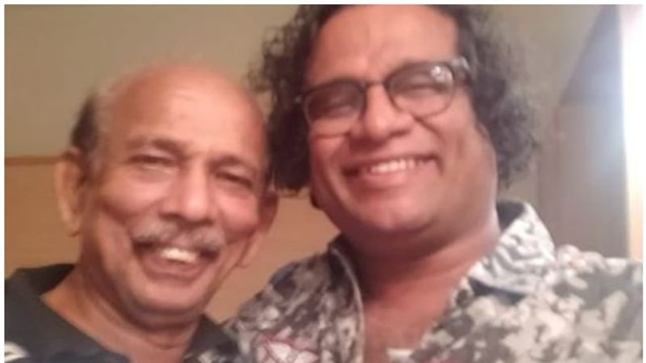 'ജയ് പശു, ജയ് ചാണകം, ജയ് പിണ്ണാക്ക്; മാമുക്കോയയെ അല്ല മാമുക്കോയയുടെ പശുവിനെയാണ് ഞാൻ സ്നേഹിക്കേണ്ടത് എന്ന പുതിയ അറിവിന് നന്ദി': ഹരീഷ് പേരടി 'ജയ് പശു, ജയ് ചാണകം, ജയ് പിണ്ണാക്ക്; മാമുക്കോയയെ അല്ല മാമുക്കോയയുടെ പശുവിനെയാണ് ഞാൻ സ്നേഹിക്കേണ്ടത് എന്ന പുതിയ അറിവിന് നന്ദി': ഹരീഷ് പേരടി