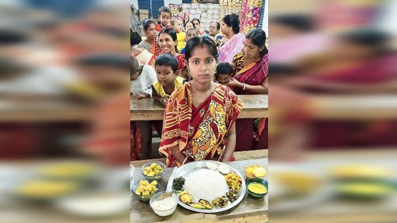 ছবি তুলতে পঞ্চব্যঞ্জন, ক্যামেরা সরতেই গর্ভবতীরা পেলেন ডিম ভাত