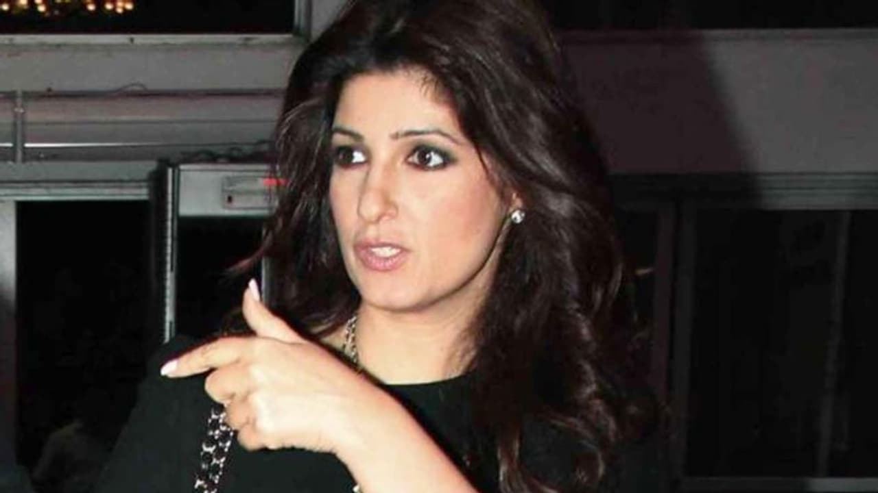 उन्नाव रेप केस: बॉलीवुड का फूटा गुस्सा, ट्विंकल खन्ना ने कहा, 'ये इत्तेफाक नहीं' उन्नाव रेप केस: बॉलीवुड का फूटा गुस्सा, ट्विंकल खन्ना ने कहा, 'ये इत्तेफाक नहीं'