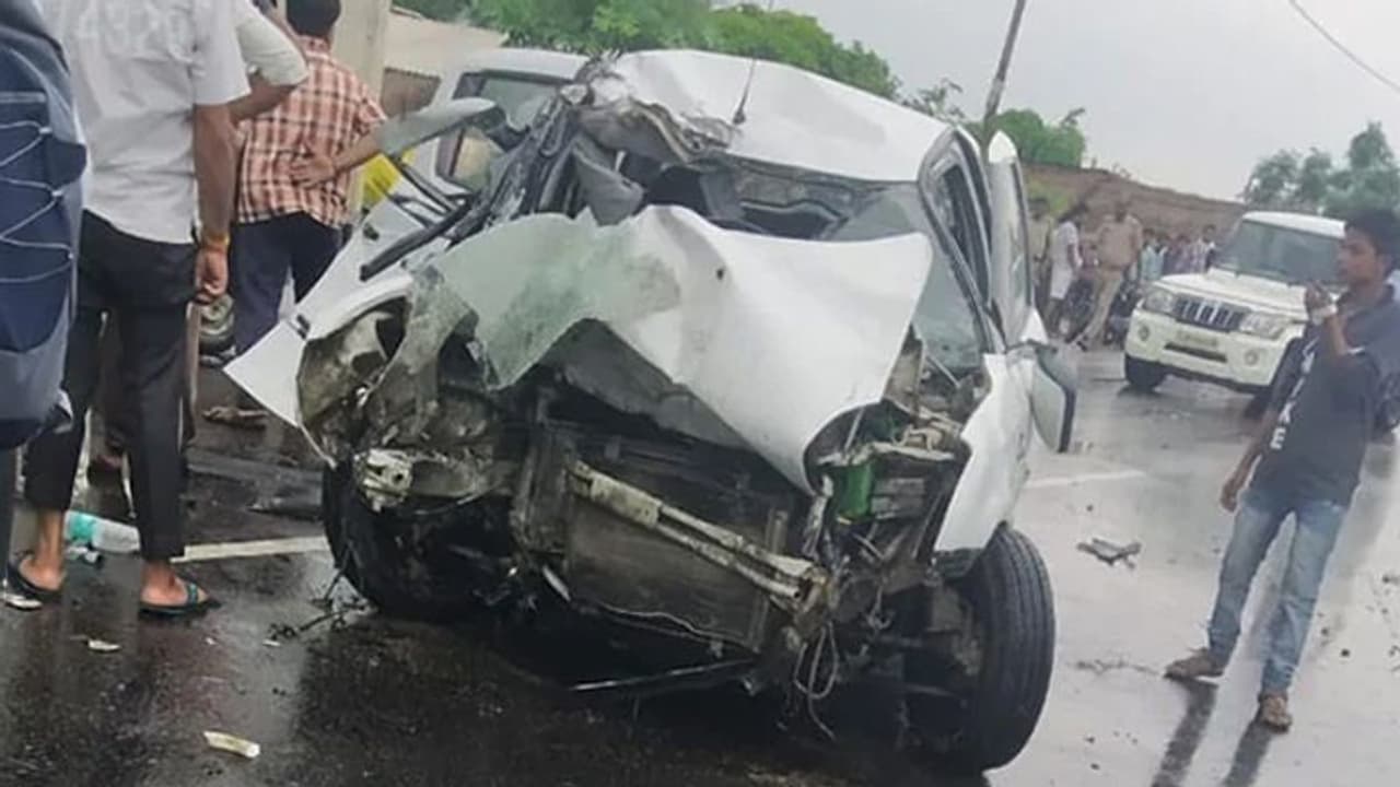 पत्नी का अंतिम संस्कार करने पीड़िता के चाचा को मिली 18 घंटे की पैरोल, रेप केस की मुख्य गवाह थी महिला पत्नी का अंतिम संस्कार करने पीड़िता के चाचा को मिली 18 घंटे की पैरोल, रेप केस की मुख्य गवाह थी महिला