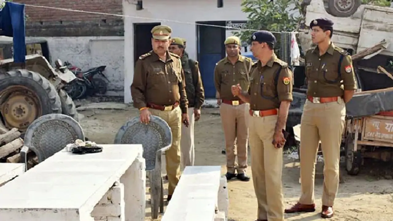 हफ्ता नहीं दिया तो पुलिस ने कर दिया देह व्यापार के बड़े रैकेट का भंडाफोड़