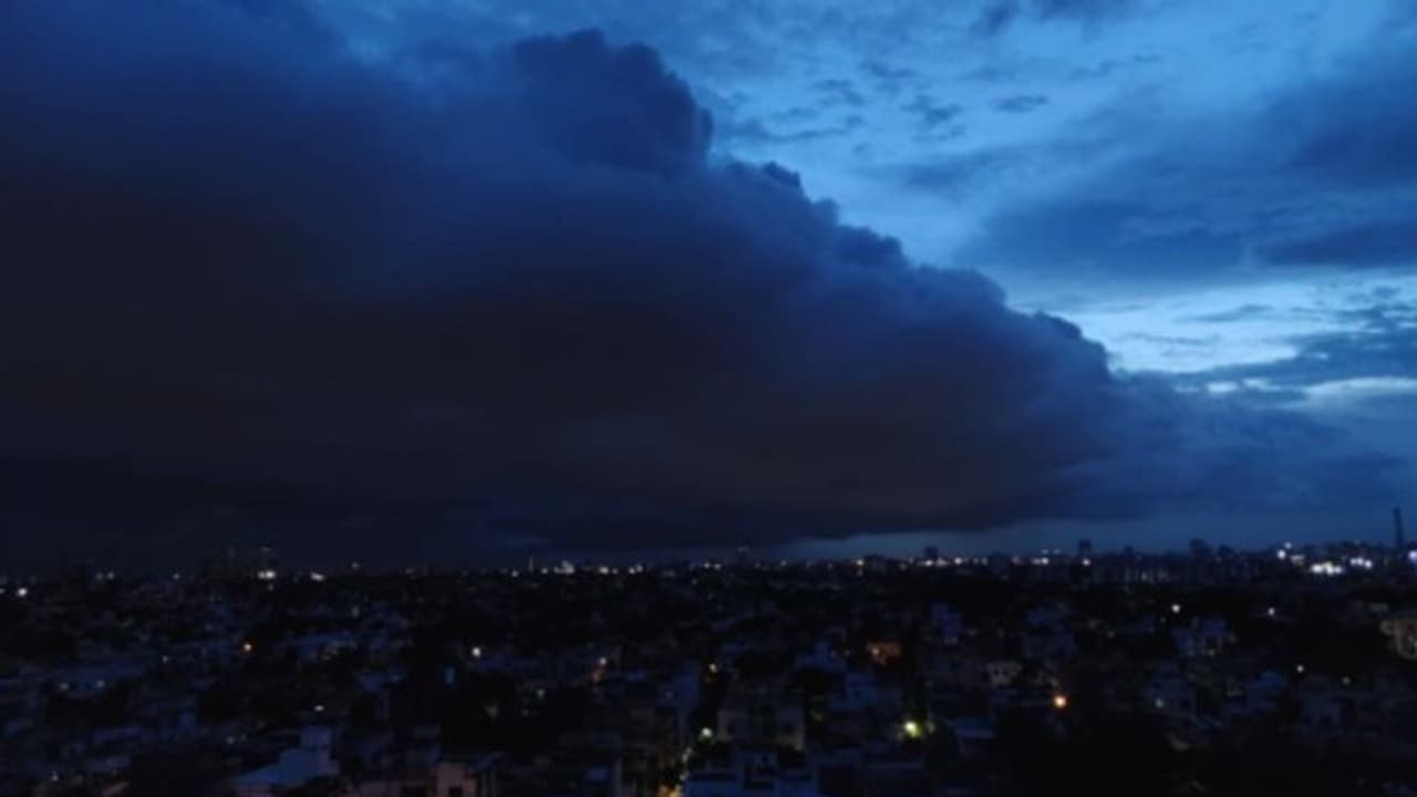 ঝেঁপে বৃষ্টি আসছে কবে! দক্ষিণবঙ্গের জন্য সুখবর শোনাল হাওয়া অফিস ঝেঁপে বৃষ্টি আসছে কবে! দক্ষিণবঙ্গের জন্য সুখবর শোনাল হাওয়া অফিস