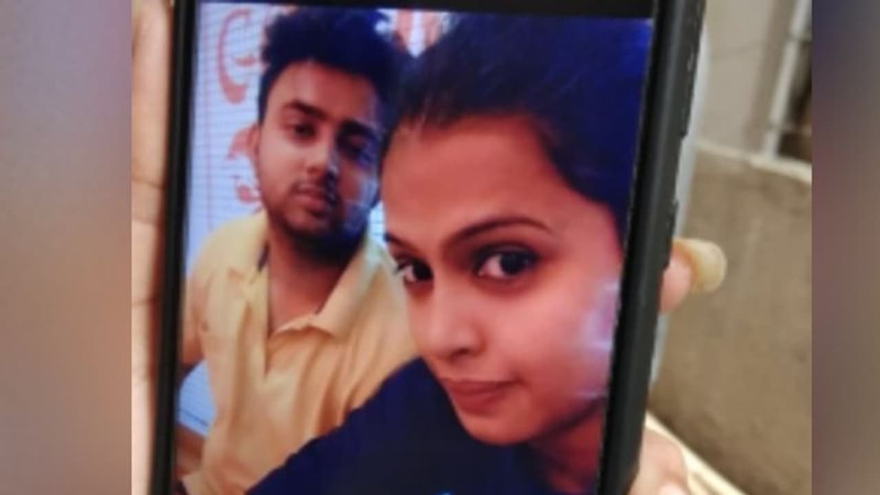 আবাসনের ঘর থেকে উদ্ধার যুবতীর পচাগলা দেহ! এলাকায় চাঞ্চল্য