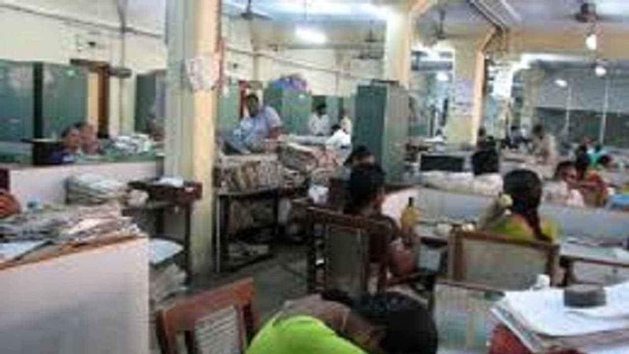 ನಿರುದ್ಯೋಗದ ಬೀಡಾದ ಪಾವಗಡ! ಮಹಾನಗರದತ್ತ ವಲಸೆ ಹೊರಟ ರೈತರು, ಯುವಕರು ನಿರುದ್ಯೋಗದ ಬೀಡಾದ ಪಾವಗಡ! ಮಹಾನಗರದತ್ತ ವಲಸೆ ಹೊರಟ ರೈತರು, ಯುವಕರು