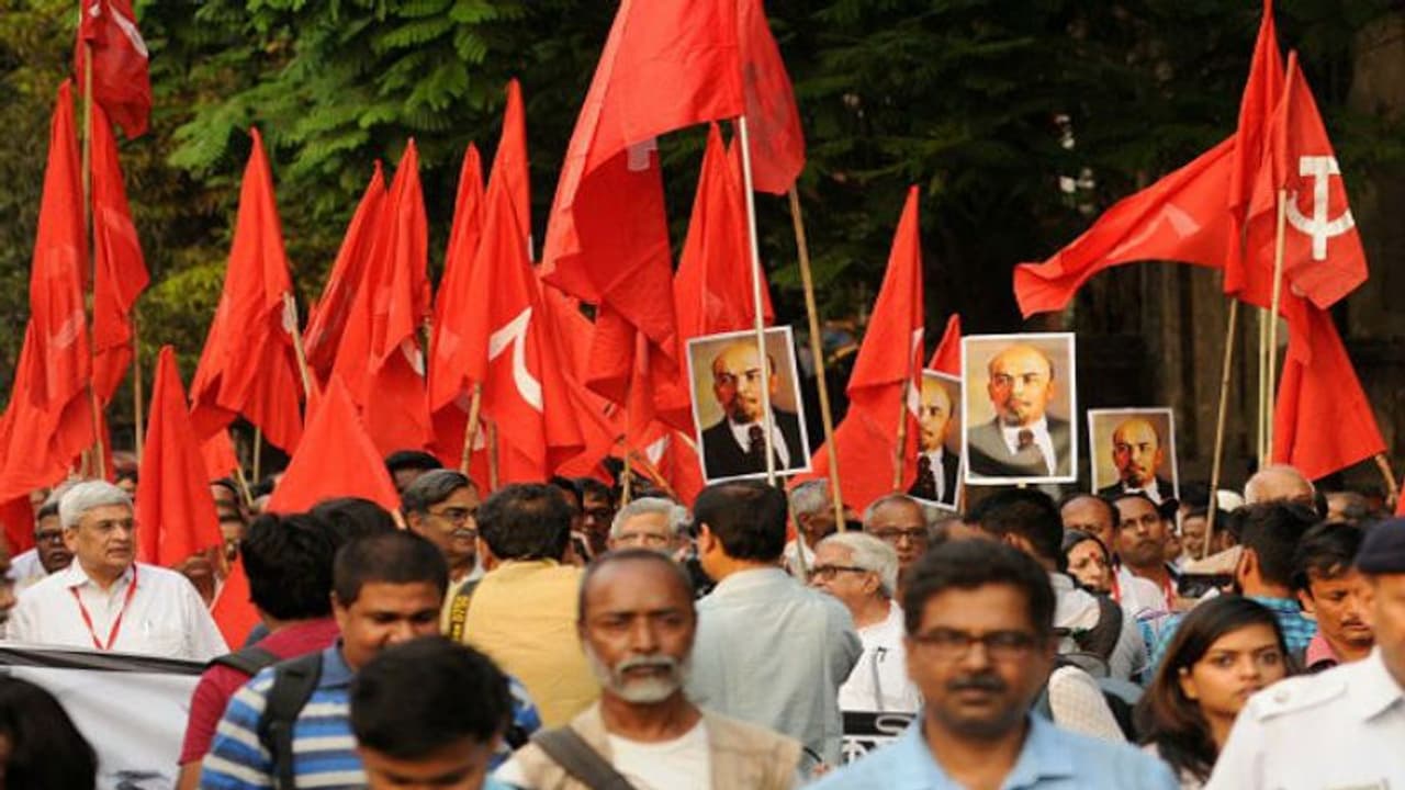 'দিদি কে বলো'র পাল্টা 'দিদিকেই বলছি', সোশ্যাল মিডিয়ায় মোক্ষম জবাব সিপিএম এর 'দিদি কে বলো'র পাল্টা 'দিদিকেই বলছি', সোশ্যাল মিডিয়ায় মোক্ষম জবাব সিপিএম এর