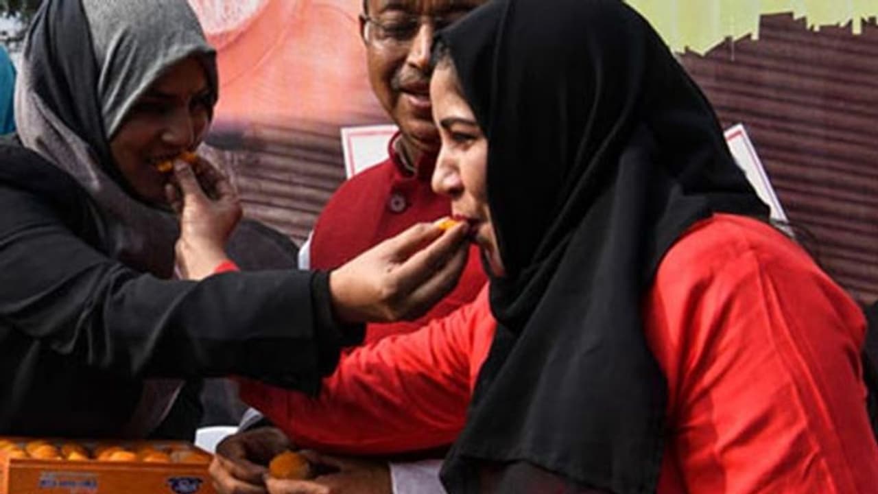 ঠিক কী আছে তিন তালাক আইনে, জেনে নিন এর প্রধান চার বিষয় ঠিক কী আছে তিন তালাক আইনে, জেনে নিন এর প্রধান চার বিষয়