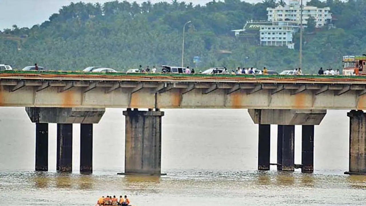 ನೇತ್ರಾವತಿ ಸೇತುವೆ ಮೇಲೆ ವಾಹನ ಸಂಚಾರ ಅಸ್ತವ್ಯಸ್ತ