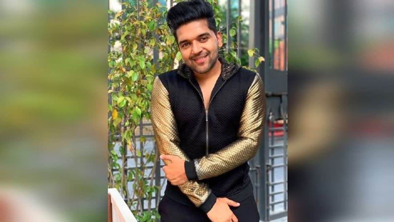 বিদেশে গিয়ে নিগ্রহের শিকার গুরু রানধওয়া! কপালে পড়ল ৪টি সেলাই বিদেশে গিয়ে নিগ্রহের শিকার গুরু রানধওয়া! কপালে পড়ল ৪টি সেলাই