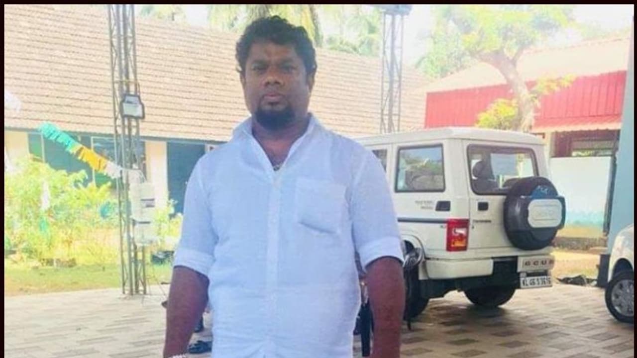 തൃശ്ശൂരില് വെട്ടേറ്റ കോണ്ഗ്രസ് പ്രവര്ത്തകന് മരിച്ചു; മൂന്ന് പേര് അപകടനില തരണം ചെയ്തു തൃശ്ശൂരില് വെട്ടേറ്റ കോണ്ഗ്രസ് പ്രവര്ത്തകന് മരിച്ചു; മൂന്ന് പേര് അപകടനില തരണം ചെയ്തു