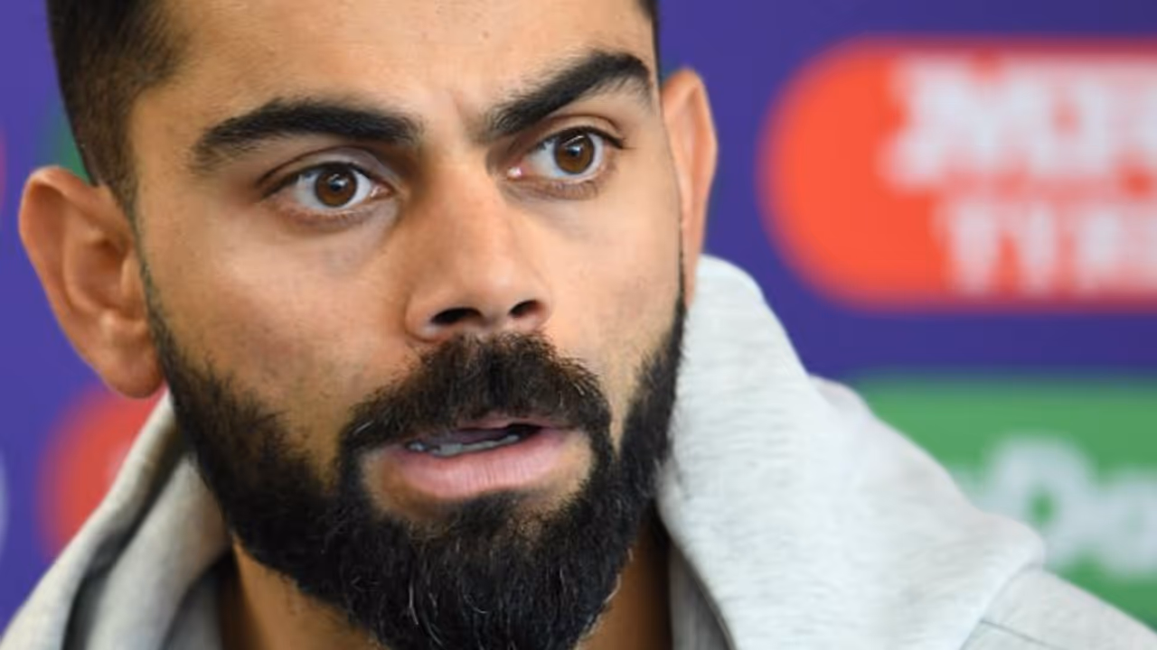 இந்த லெட்சணத்துல ஃபீல்டிங் பண்ணா எந்த ஸ்கோரும் பத்தாது.. கோலி காட்டம் இந்த லெட்சணத்துல ஃபீல்டிங் பண்ணா எந்த ஸ்கோரும் பத்தாது.. கோலி காட்டம்