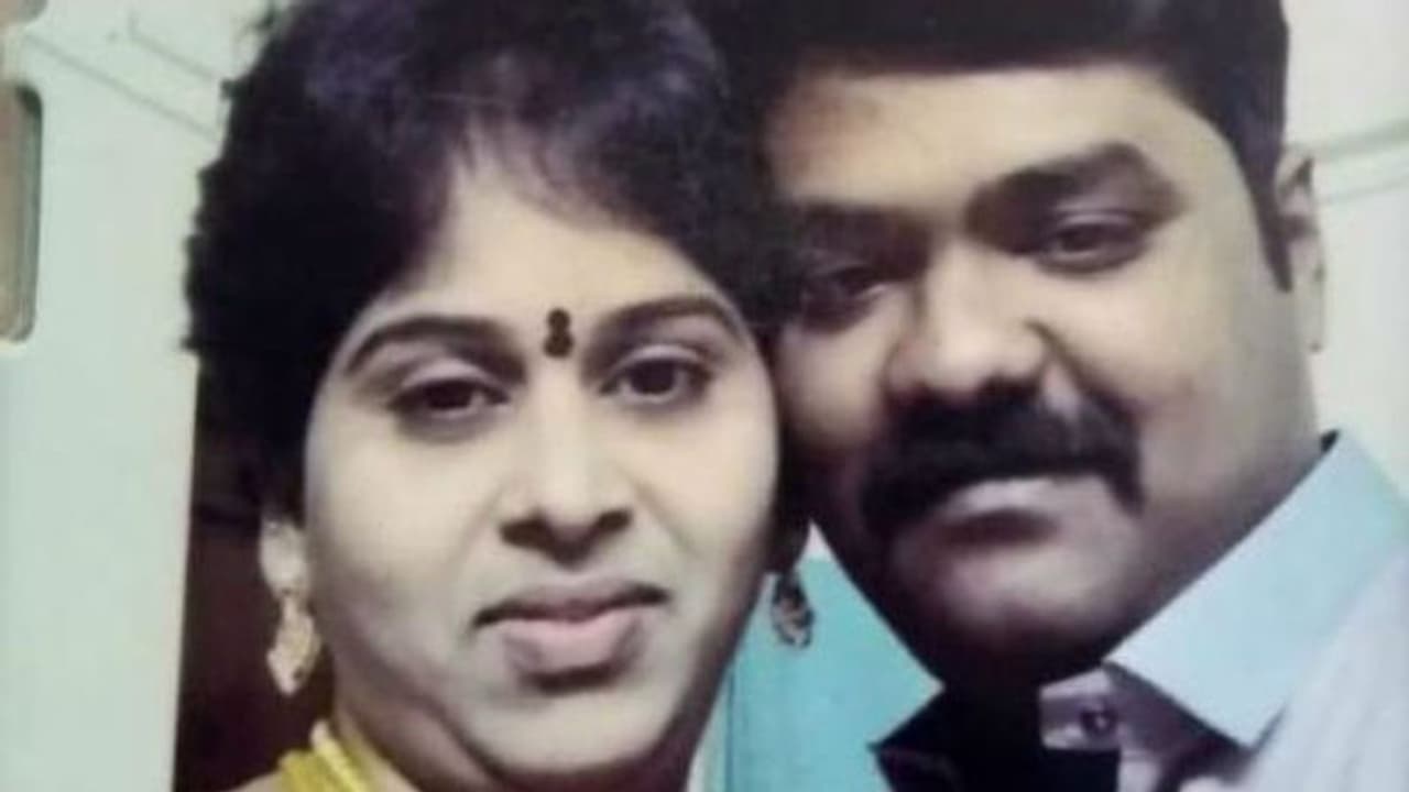 அடுத்தவன் பொண்டாட்டியுடன் உல்லாசமா இருக்க குவாட்ரஸ்!! பொண்டாட்டிக்கு வாடகை வீடு... மேனேஜரில் கில்மா லீலைகள் அடுத்தவன் பொண்டாட்டியுடன் உல்லாசமா இருக்க குவாட்ரஸ்!! பொண்டாட்டிக்கு வாடகை வீடு... மேனேஜரில் கில்மா லீலைகள்