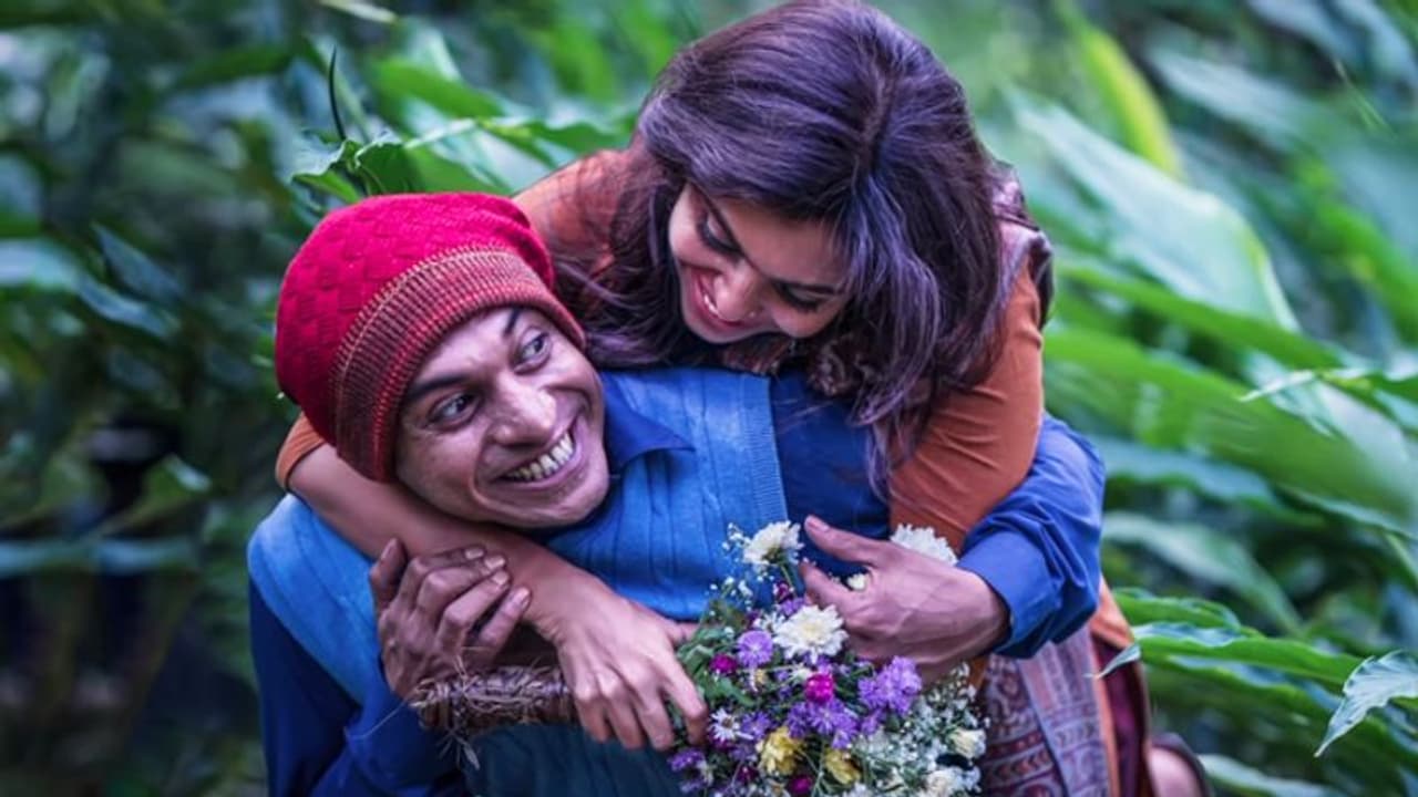 ഇത് 'അമ്പിളി'യുടെ പ്രണയജീവിതം; പുതിയ പാട്ടെത്തി ഇത് 'അമ്പിളി'യുടെ പ്രണയജീവിതം; പുതിയ പാട്ടെത്തി