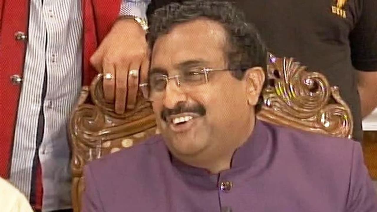 'ऐसे ही मोदीजी का समर्थन करते रहो, खुलकर नहीं कर सकते तो एबसेंट रहो', बीजेपी नेता ने ली चुटकी 'ऐसे ही मोदीजी का समर्थन करते रहो, खुलकर नहीं कर सकते तो एबसेंट रहो', बीजेपी नेता ने ली चुटकी