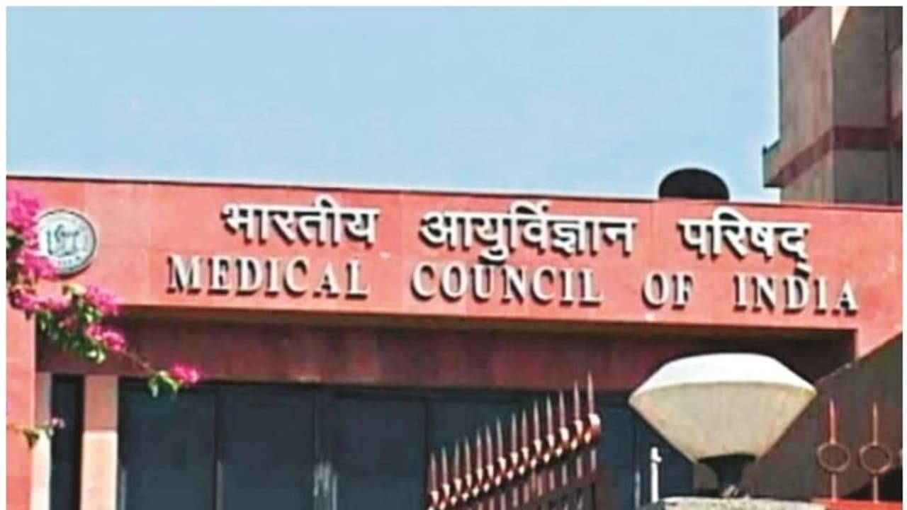 മെഡിക്കൽ കമ്മീഷൻ ബില്ല് ഇന്ന് രാജ്യസഭയിൽ; ഡോക്ടർമാരുടെ പ്രതിഷേധം തുടരുന്നു മെഡിക്കൽ കമ്മീഷൻ ബില്ല് ഇന്ന് രാജ്യസഭയിൽ; ഡോക്ടർമാരുടെ പ്രതിഷേധം തുടരുന്നു