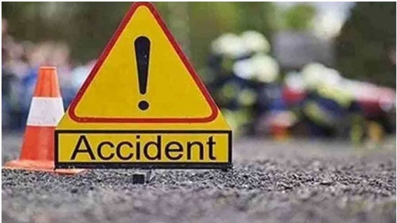 ബൈക്ക് കൊണ്ട് റോഡില് 'എസ്' എഴുതി യുവാക്കള്, ജീവന് പോയത് രണ്ട് നിരപരാധികള്ക്ക്! ബൈക്ക് കൊണ്ട് റോഡില് 'എസ്' എഴുതി യുവാക്കള്, ജീവന് പോയത് രണ്ട് നിരപരാധികള്ക്ക്!