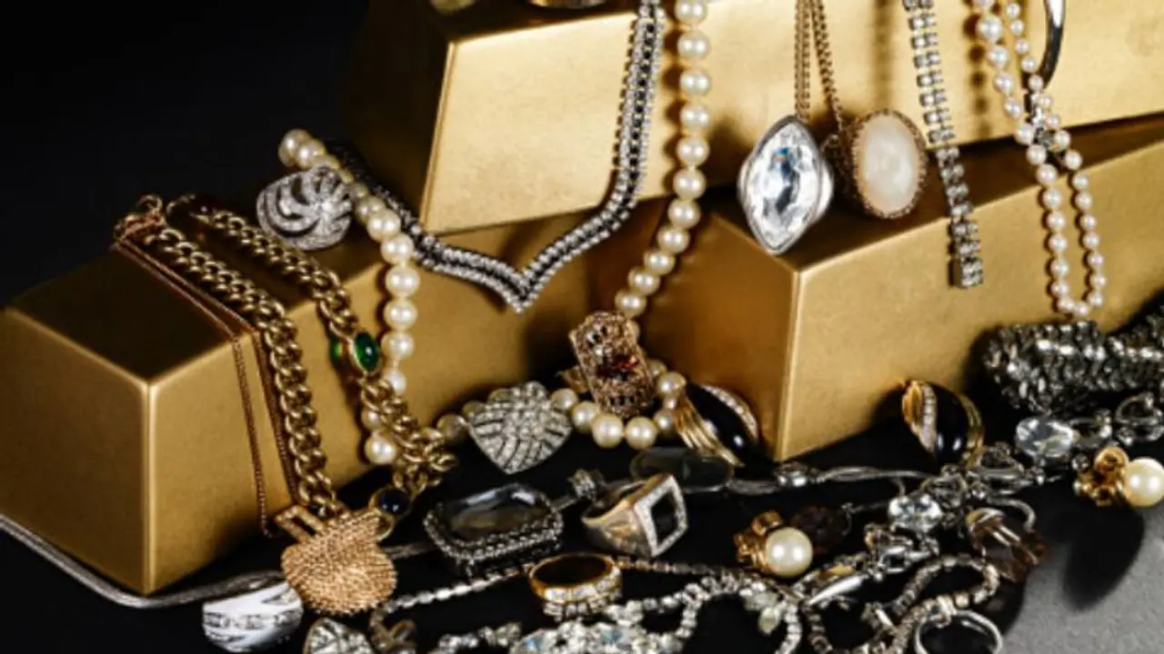 কোন ধরনের গহনা পছন্দ করেন সঙ্গী, জেনে নিন রাশি অনুযায়ী