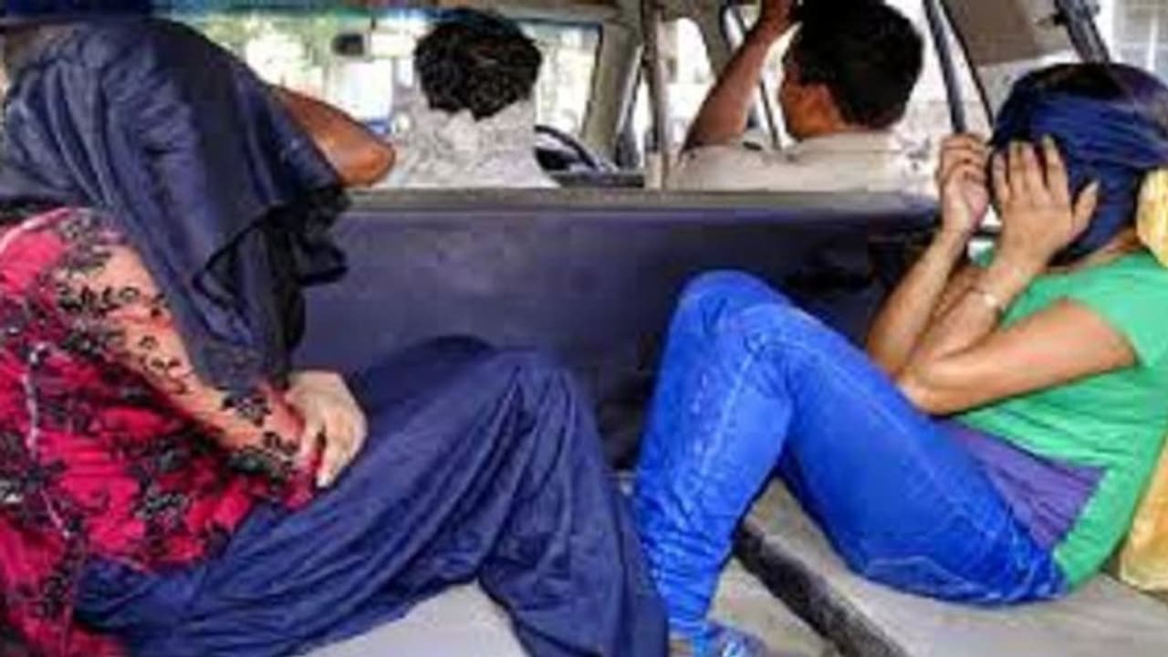 দলিত কিশোরীকে অশ্লীল কাজে বাধ্য করা, আটক অভিযুক্তরা দলিত কিশোরীকে অশ্লীল কাজে বাধ্য করা, আটক অভিযুক্তরা