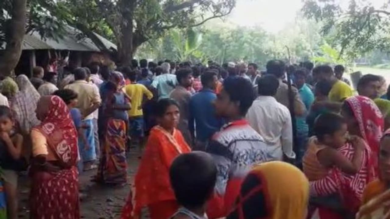 তিন তালাক দিয়ে বউকে খুন! বিল পাশের পরেও এই ঘটনায় চাঞ্চল্য এলাকায় তিন তালাক দিয়ে বউকে খুন! বিল পাশের পরেও এই ঘটনায় চাঞ্চল্য এলাকায়