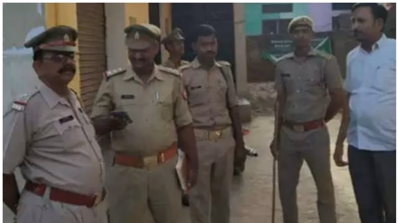 500 का चालान काटना दरोगा को पड़ा भारी, अब भरने पड़ेंगे 6,62,463 रुपए 500 का चालान काटना दरोगा को पड़ा भारी, अब भरने पड़ेंगे 6,62,463 रुपए