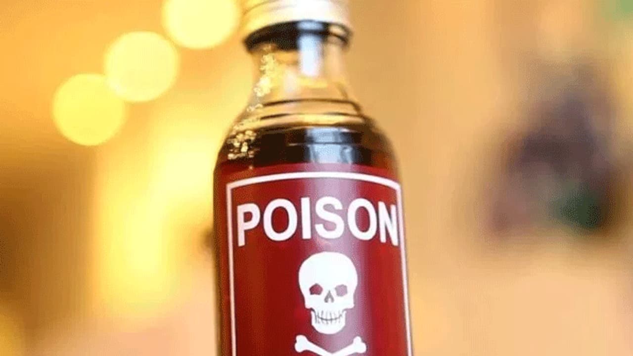 പൊലീസ് നടപടി വൈകി; ബലാത്സംഗത്തിനിരയായ യുവതി സ്റ്റേഷനില് ആത്മഹത്യ ചെയ്തു പൊലീസ് നടപടി വൈകി; ബലാത്സംഗത്തിനിരയായ യുവതി സ്റ്റേഷനില് ആത്മഹത്യ ചെയ്തു