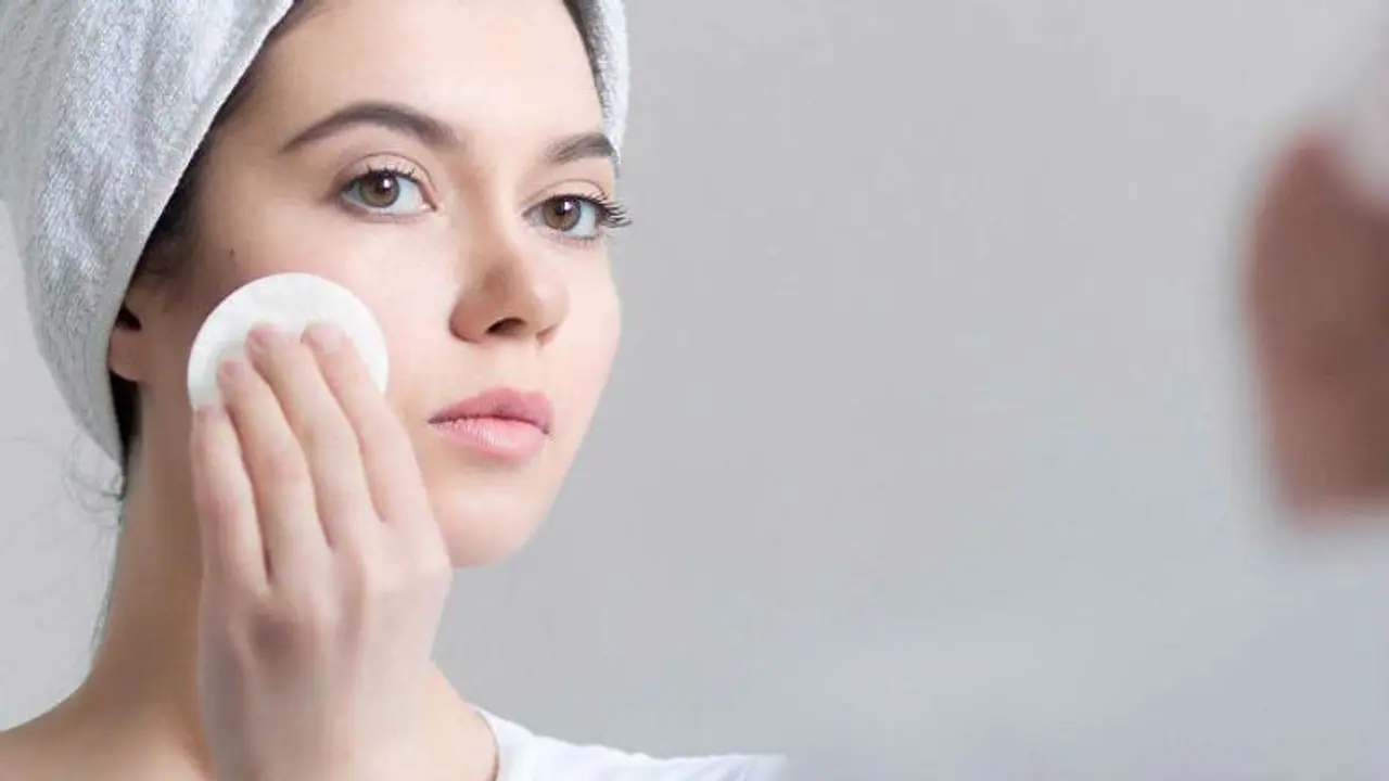 অতিরিক্ত কাজের চাপ! এই সময় বিশেষ নজর দিন নিজের ত্বকে অতিরিক্ত কাজের চাপ! এই সময় বিশেষ নজর দিন নিজের ত্বকে