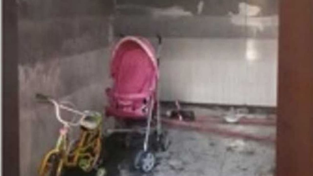 യുഎഇയിലെ ഫ്ലാറ്റില് തീപിടുത്തം; അഞ്ച് കുട്ടികള് ഉള്പ്പെടെ എട്ട് പേരെ സാഹസികമായി രക്ഷിച്ചു യുഎഇയിലെ ഫ്ലാറ്റില് തീപിടുത്തം; അഞ്ച് കുട്ടികള് ഉള്പ്പെടെ എട്ട് പേരെ സാഹസികമായി രക്ഷിച്ചു