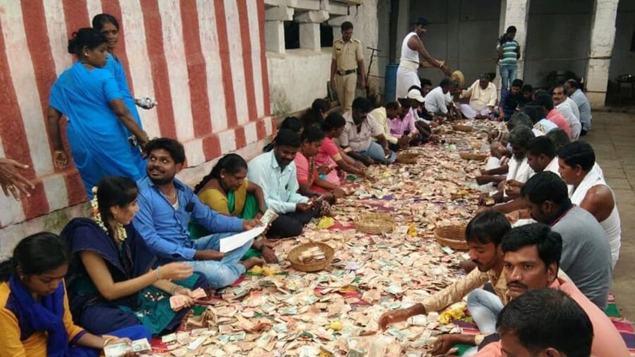 ಮಾಗಡಿ ದೇವಾಲಯದ ಹುಂಡಿ ತೆರೆದಾಗ ಕಾದಿದ್ದ ಅಚ್ಚರಿ ಮಾಗಡಿ ದೇವಾಲಯದ ಹುಂಡಿ ತೆರೆದಾಗ ಕಾದಿದ್ದ ಅಚ್ಚರಿ