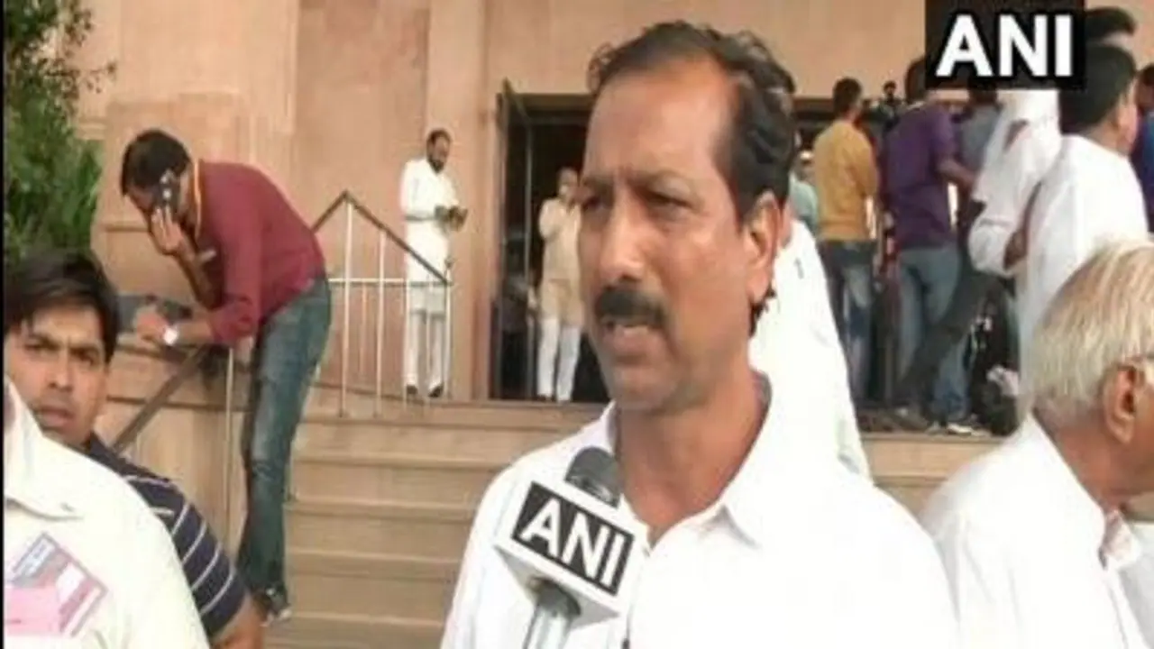 बसपा विधायक ने कहा पार्टी पैसे देकर देती है टिकट, मायावती पर पहले भी लग चुके हैं आरोप बसपा विधायक ने कहा पार्टी पैसे देकर देती है टिकट, मायावती पर पहले भी लग चुके हैं आरोप