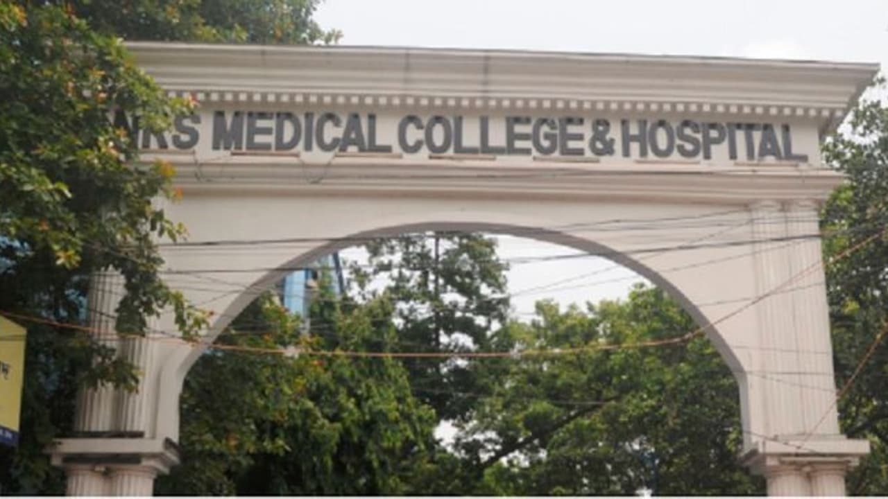 মেডিক্যাল কলেজে অর্থ তছরুপের অভিযোগ! কোথায় গেল টিকিট বিক্রির টাকা মেডিক্যাল কলেজে অর্থ তছরুপের অভিযোগ! কোথায় গেল টিকিট বিক্রির টাকা