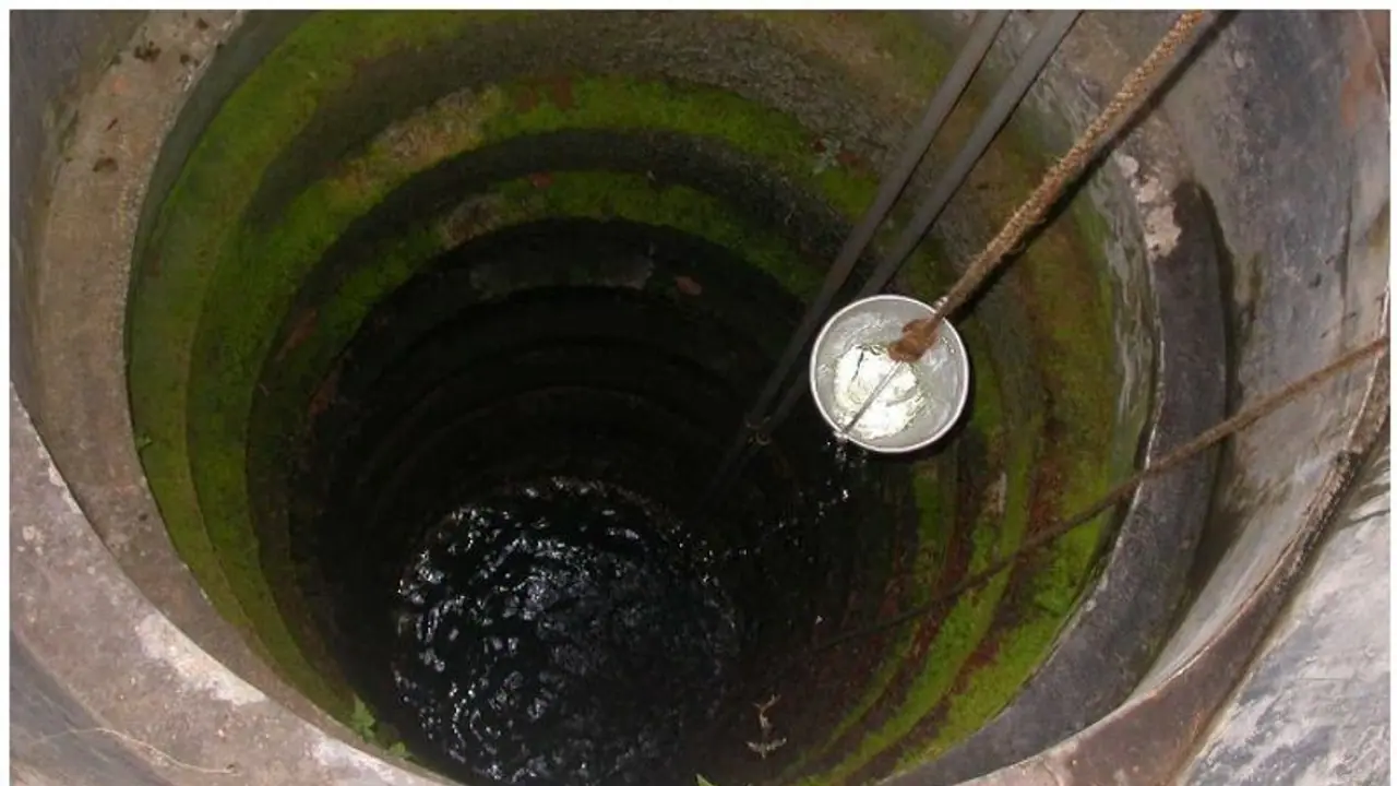 లాక్డౌన్: 21 రోజుల్లో 25 అడుగుల బావిని తవ్విన దంపతులు లాక్డౌన్: 21 రోజుల్లో 25 అడుగుల బావిని తవ్విన దంపతులు