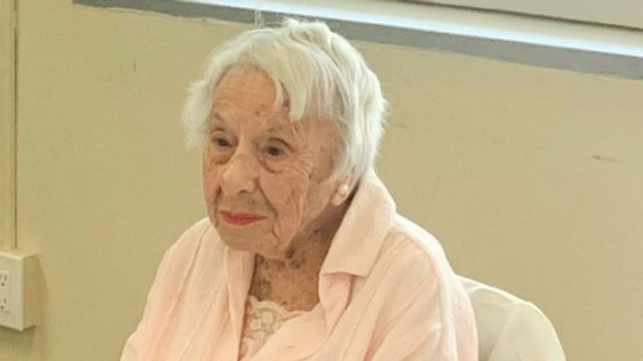 'വിവാഹം ഒഴിവാക്കൂ, ദീര്ഘായുസായിരിക്കൂ'; 107ാം പിറന്നാൾ ദിനത്തില് ലൂയിസ് സിഗ്നൂര് 'വിവാഹം ഒഴിവാക്കൂ, ദീര്ഘായുസായിരിക്കൂ'; 107ാം പിറന്നാൾ ദിനത്തില് ലൂയിസ് സിഗ്നൂര്