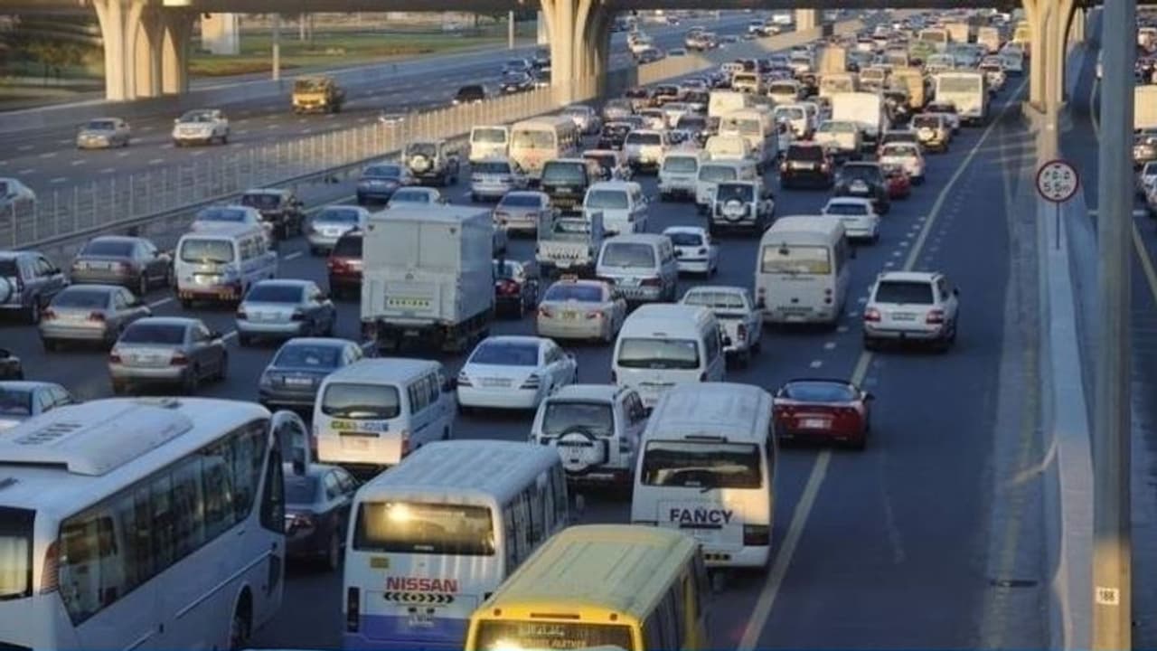 ദുബായ് ഷാര്ജ റോഡ് മൂന്ന് ആഴ്ച കൂടി അടച്ചിടും; മുന്നറിയിപ്പുമായി അധികൃതര് ദുബായ് ഷാര്ജ റോഡ് മൂന്ന് ആഴ്ച കൂടി അടച്ചിടും; മുന്നറിയിപ്പുമായി അധികൃതര്