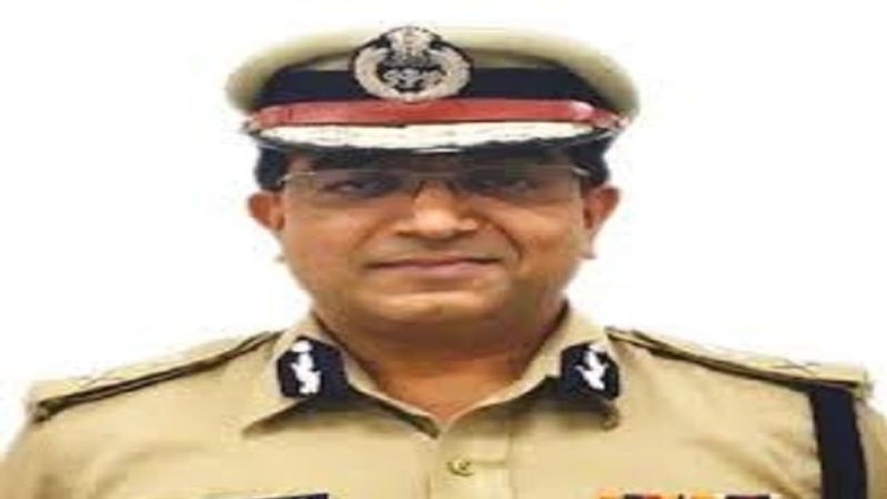 ಫೋನ್ ಕದ್ದಾಲಿಕೆ : ಸ್ವತಂತ್ರ ತನಿಖೆಗೆ ಕಮಿಷನರ್ ಶಿಫಾರಸು ಫೋನ್ ಕದ್ದಾಲಿಕೆ : ಸ್ವತಂತ್ರ ತನಿಖೆಗೆ ಕಮಿಷನರ್ ಶಿಫಾರಸು