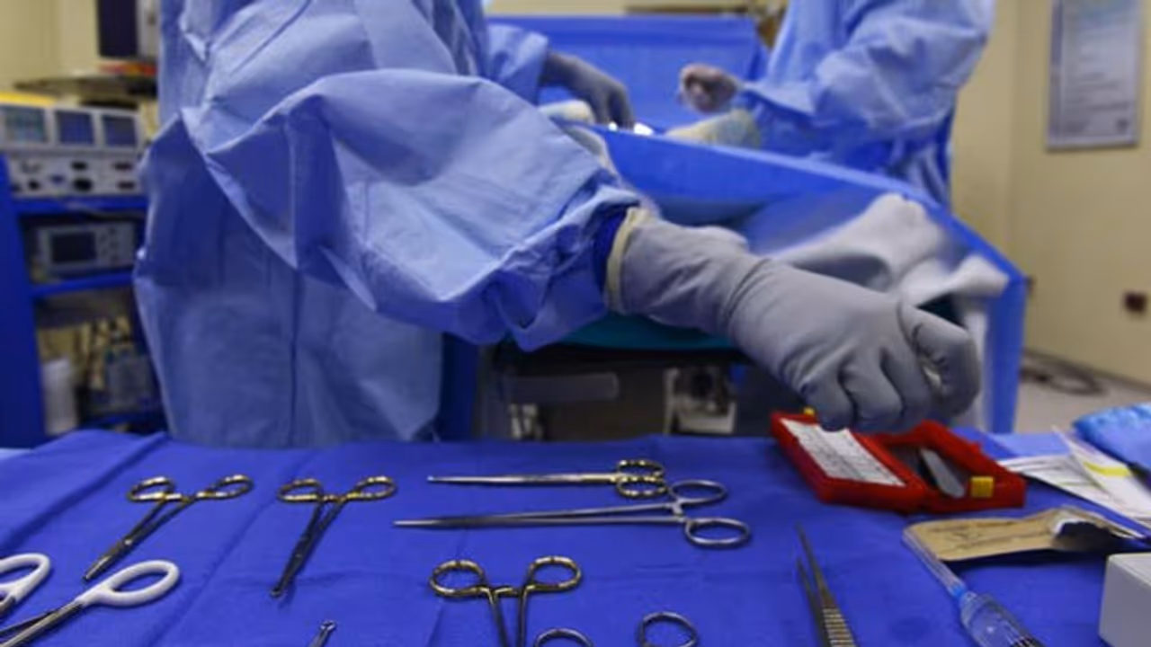 കടുത്ത വയറുവേദന; വയറുകീറി നോക്കിയപ്പോള്‍ ഡോക്ടര്‍മാര്‍ക്ക് കിട്ടിയത്...