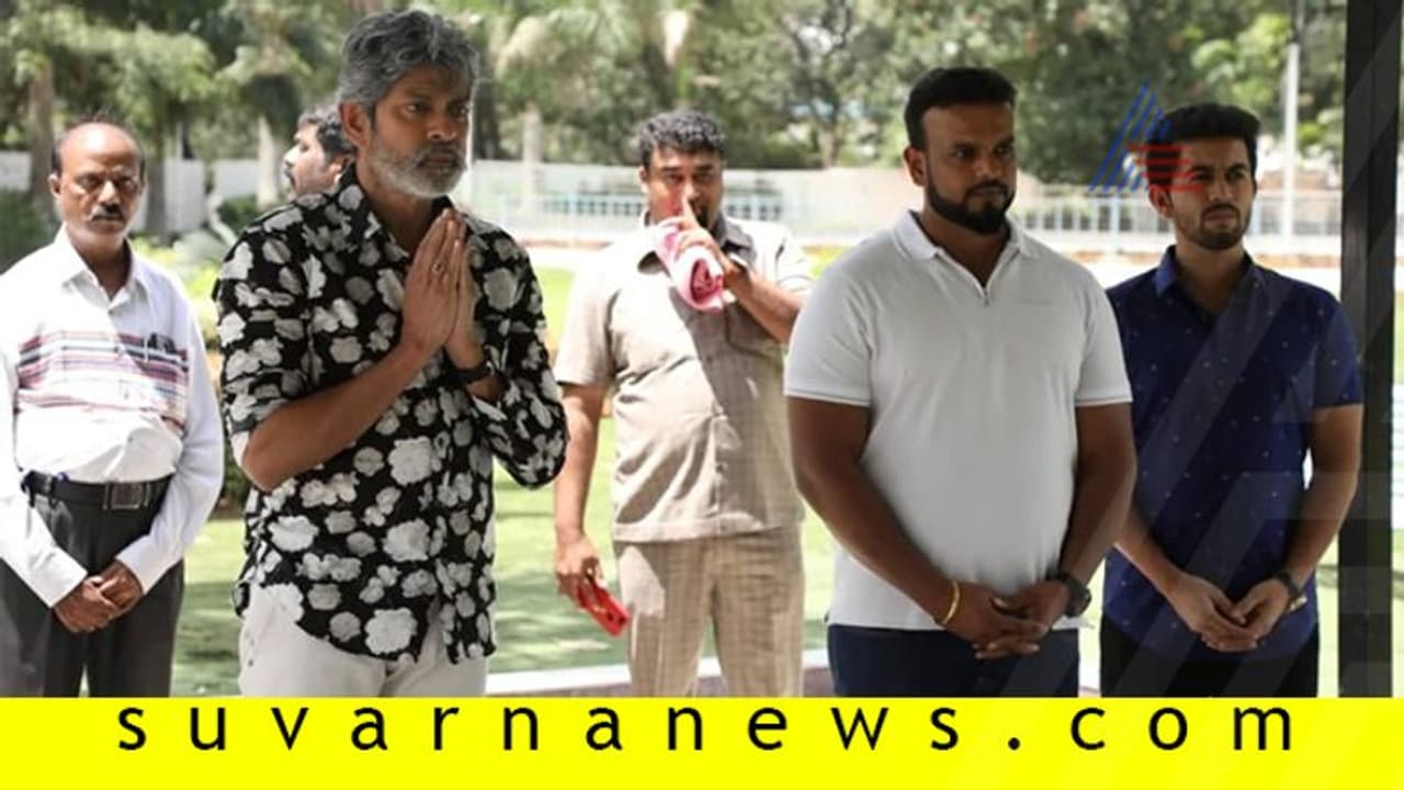 ಹಿರಿಯ ಕಲಾವಿದರಿಗೆ ಖ್ಯಾತ ತೆಲುಗು ನಟನಿಂದ ಗೌರವ ಸಮರ್ಪಣೆ! ಹಿರಿಯ ಕಲಾವಿದರಿಗೆ ಖ್ಯಾತ ತೆಲುಗು ನಟನಿಂದ ಗೌರವ ಸಮರ್ಪಣೆ!