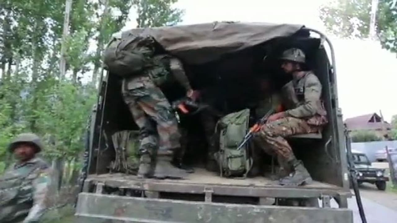 উপত্যকায় শান্তি রক্ষার জের, অন্তত ৭০ জন বিচ্ছিন্নতাবাদীকে কাশ্মীর থেকে আনা হল আগ্রায়